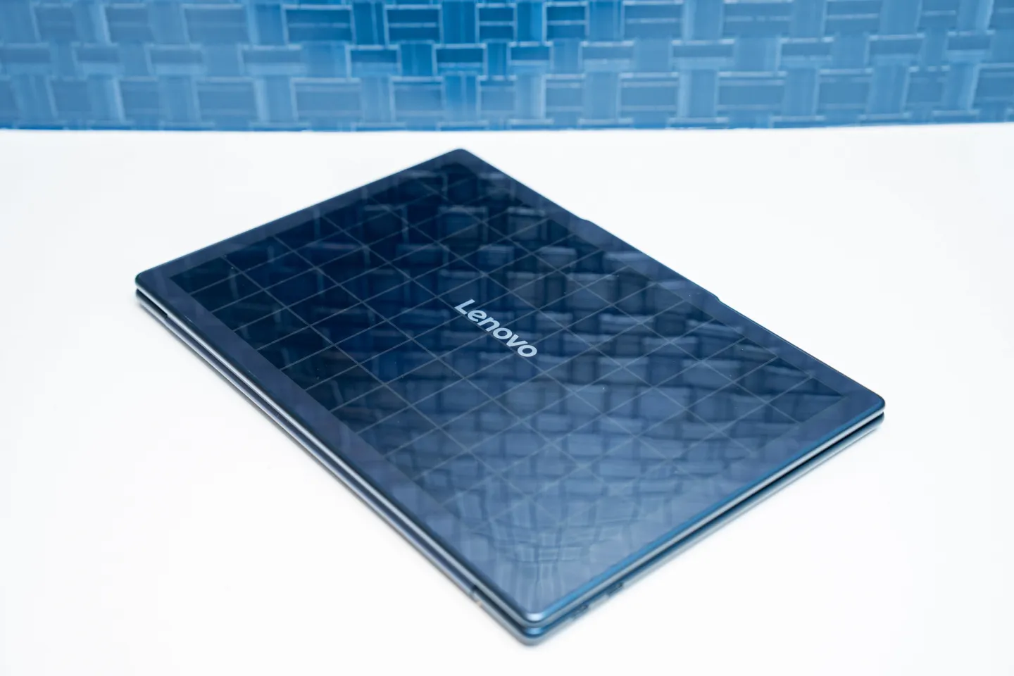 MWC 2025: Lenovo представила концепт ноутбука Yoga Solar PC с солнечной зарядкой